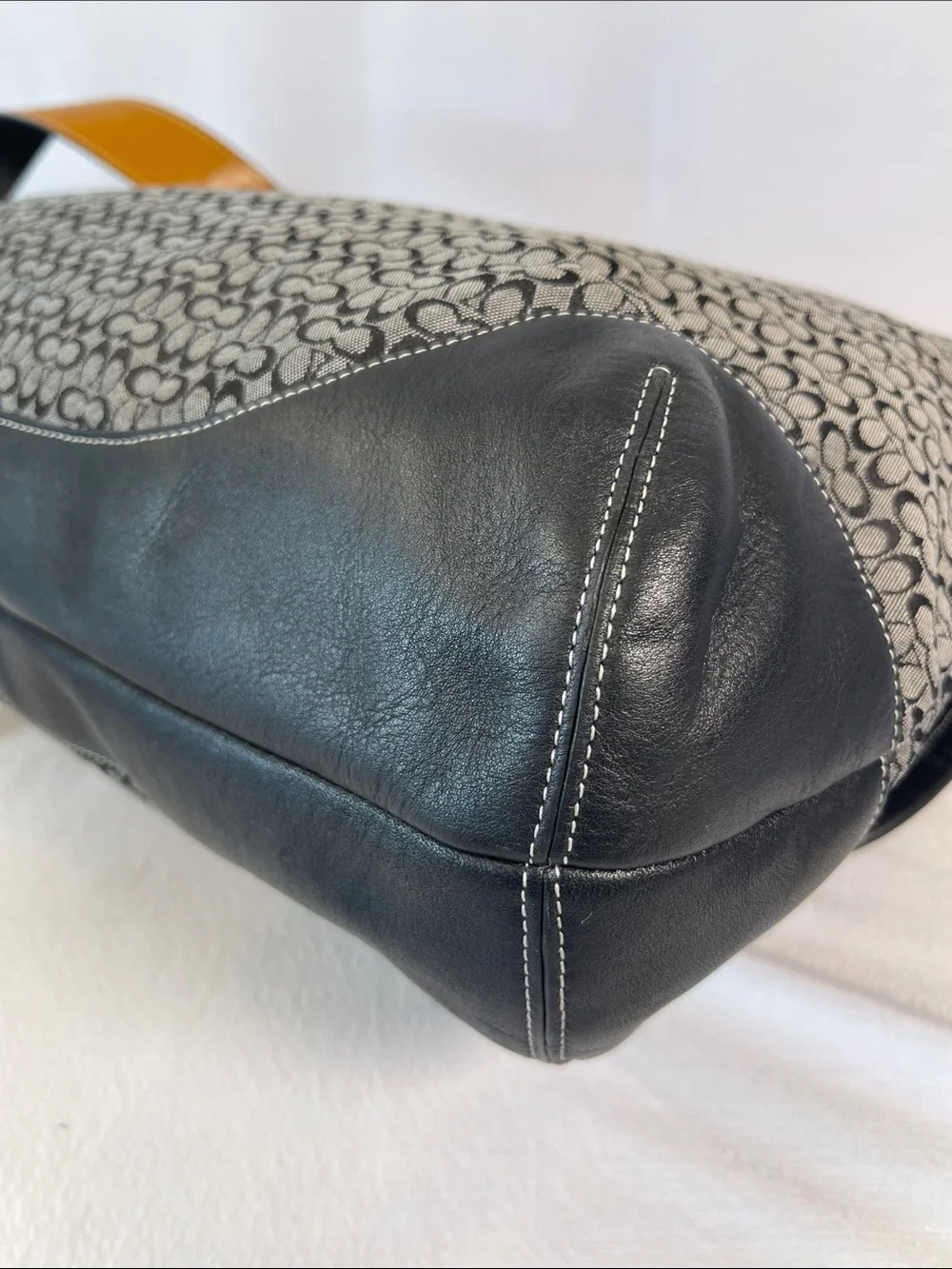 Coach  G3K-5706 1993 Vintage Small C Signature Messenger Saddle Bag